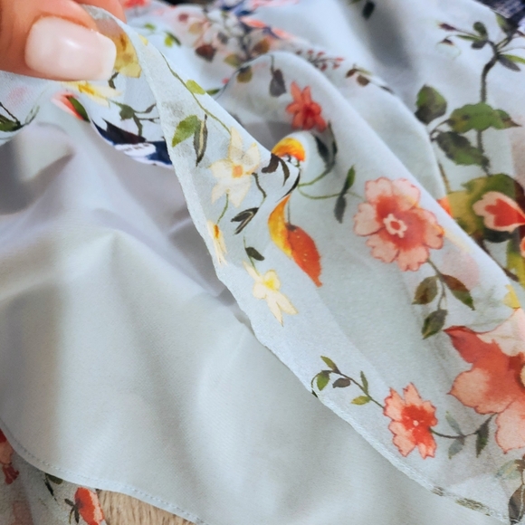 ALICE + OLIVIA BAYNE COLD SHOULDER FLORAL PRINT SILK BLOUSE XSMALL - Picture 7 of 11